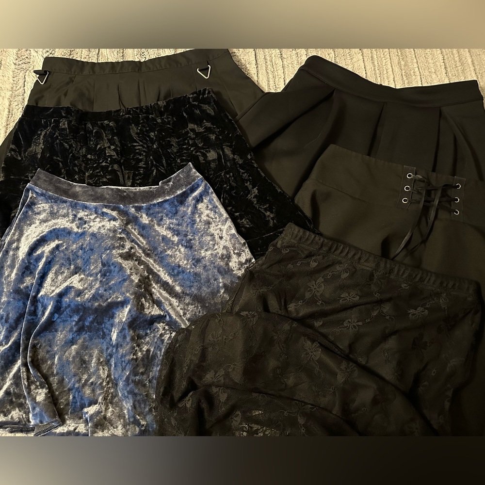 Bundle of 6 junior girls skirts size L